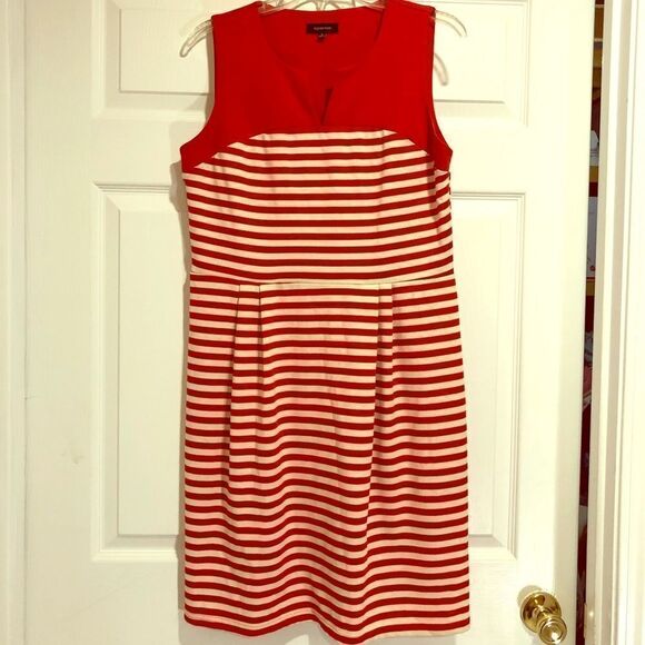 Spense Dresses & Skirts - SPENSE red white stripped sleeveless pleated dress